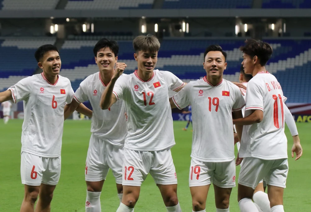 Đội tuyển U-23 Việt Nam sẽ chơi trận cuối vòng bảng gặp đối thủ mạnh U-23 Uzbekistan đêm 23-4. Ảnh: AN. hlv-hoang-anh-tuan-giai-bai-toan-kho-uzbekistan (4).jpg