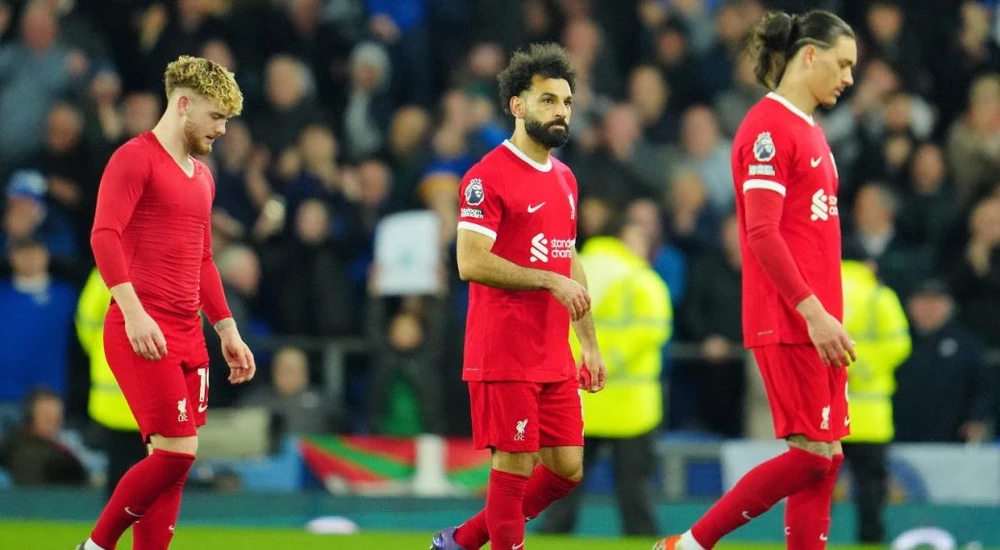 Liverpool đang thất thế trong cuộc đua vô địch Premier League so với Arsenal và Man City. Ảnh: GETTY. liverpool-guc-nga-do-man-united (2).jpg