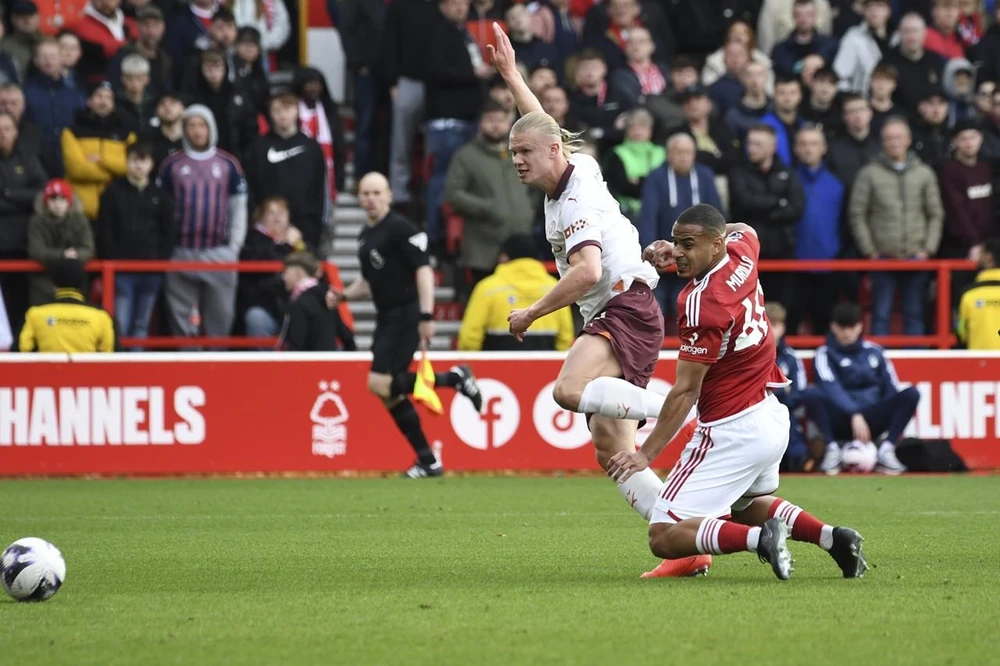 Haaland tỏa sáng với bàn ấn định 2-0 vào lưới Nottingham Forest. Ảnh: GETTY. haaland-khong-con-la-cau-thu-hang-nhi (2).jpg