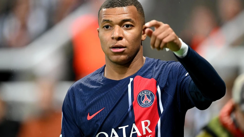 Nửa cuối mùa giải này, PSG đã tập làm quen với cuộc sống không Mbappe. Ảnh: GETTY. mbappe-chinh-thuc-roi-psg-khong-noi-gi-den-real (1).jpg