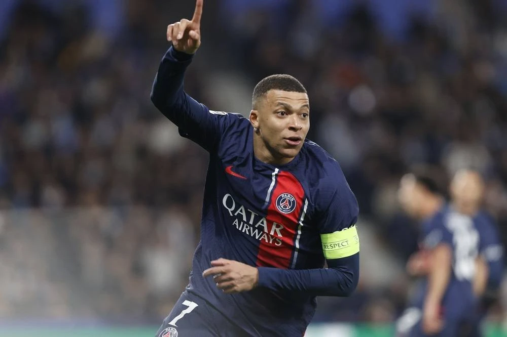Mbappe chia tay PSG sau 7 năm gắn bó. Ảnh: GETTY. mbappe-chinh-thuc-roi-psg-khong-noi-gi-den-real (1).jpeg