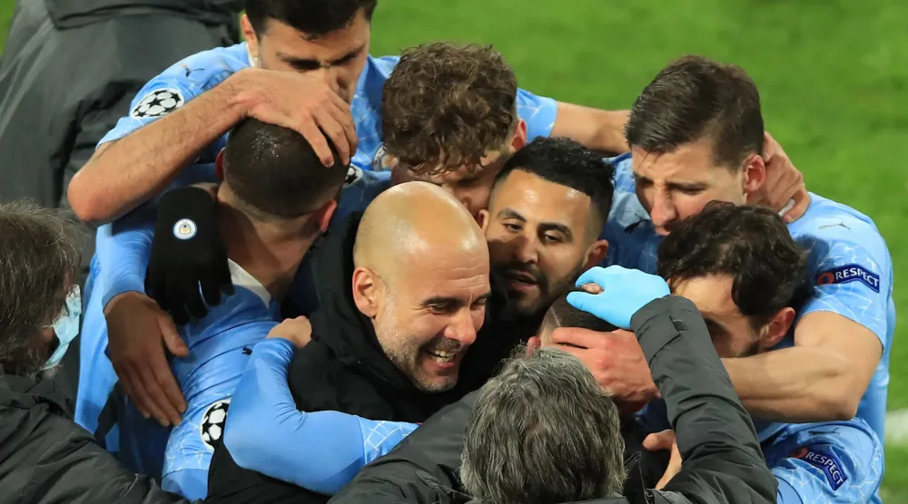 Pep cho biết ông đang hạnh phúc ở Man City. Ảnh: GETTY. pep-guardiola-khong-ve-bayern-lap-lung-ve-tuong-lai-o-man-city (3).jpg