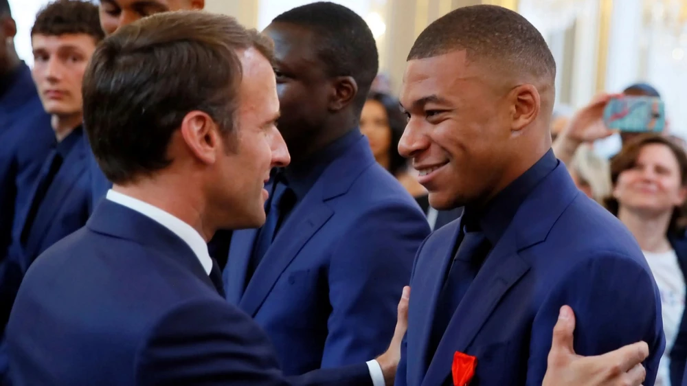 Tổng thống Pháp Emmanuel Macron yêu cầu Real Madrid nhả ngôi sao Mbappe cho đội tuyển Olympic Pháp. Ảnh: GETTY. tong-thong-phap-yeu-cau-real-madrid-cho-mbappe-thi-dau-olympic-paris (3).jpg