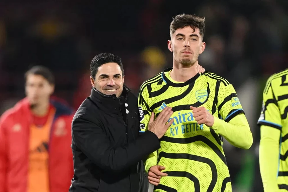 HLV Arteta cùng các học trò đua vô địch đến phút cuối. Ảnh: GETTY. man-united-luon-la-keo-thom-cua-arsenal (1).jpg
