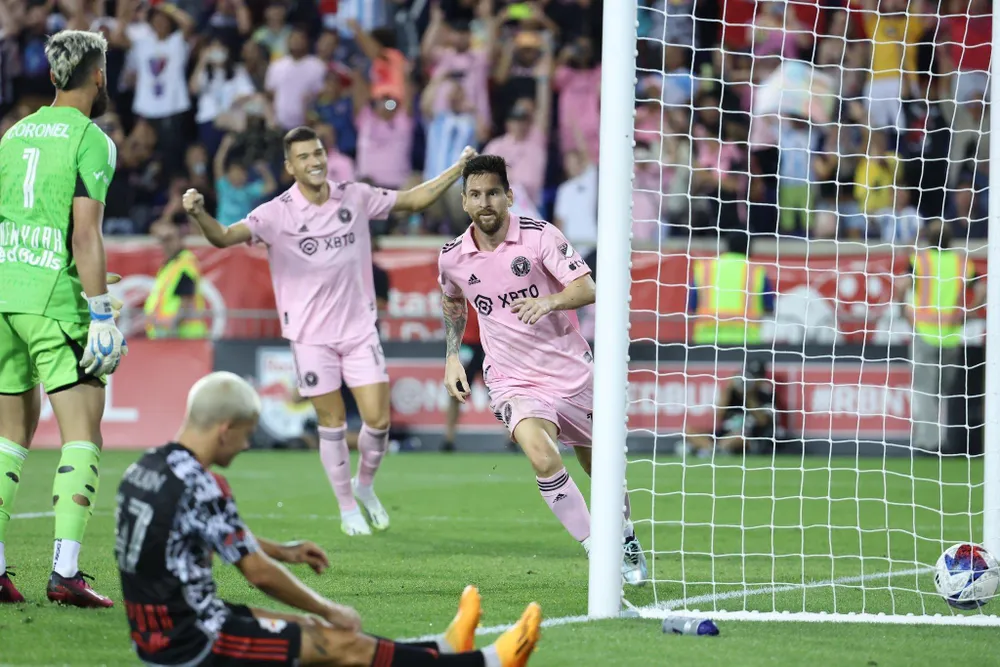 Messi đang làm mưa làm gió ở giải Nhà nghề Mỹ với những kỷ lục khó tin. Ảnh: GETTY. ly-do-messi-khong-muon-da-chung-voi-ronaldo-va-nhung-ky-luc-kho-tin (2).jpg
