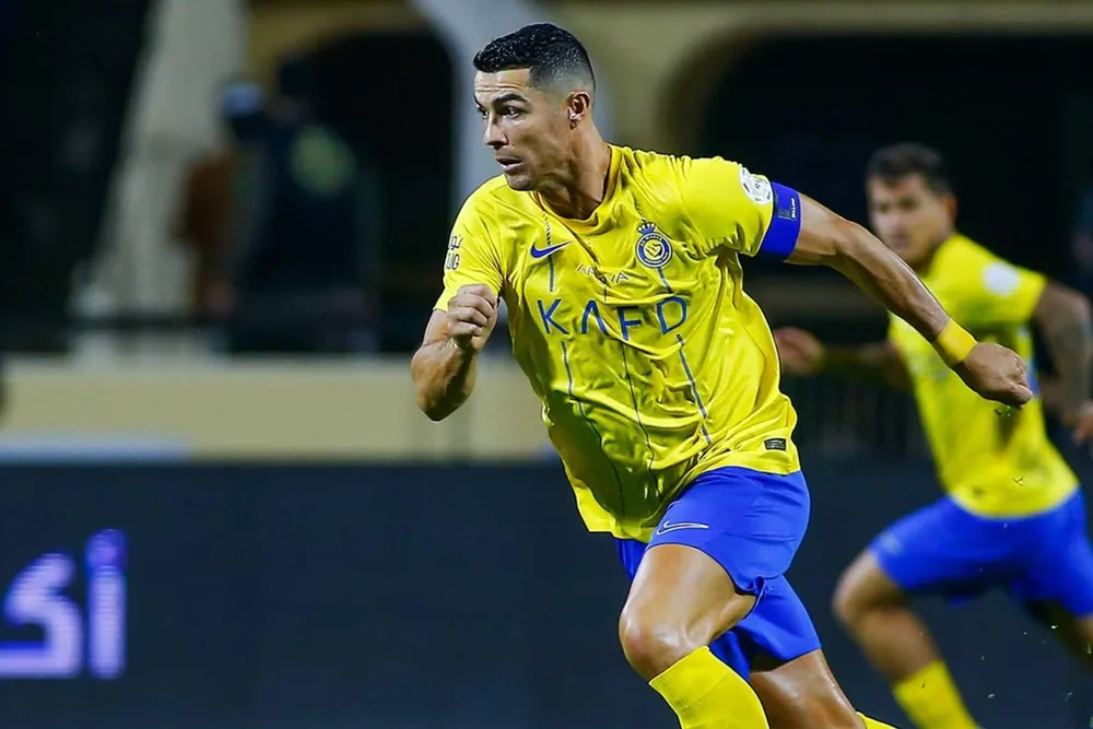Đội trưởng Ronaldo vẫn chạy tốt ở tuổi 39. Ảnh: GETTY. ronaldo-gay-soc-khi-treo-giay-o-al-nassr-nam-41-tuoi (1).jpg