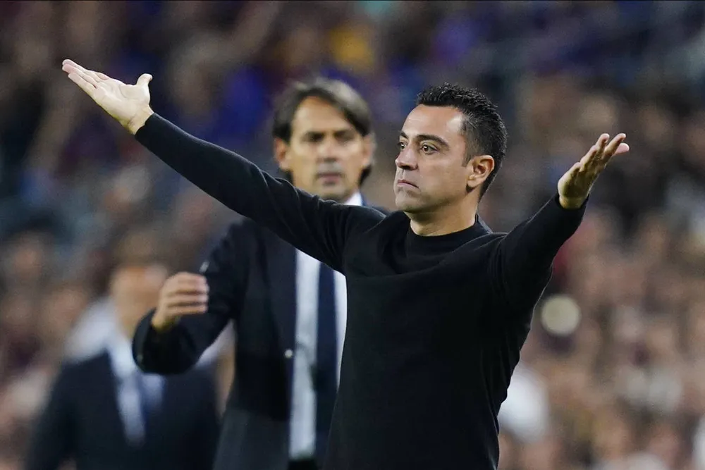 HLV Xavi thay đổi quyết định ở lại Barca nhưng cơ hội cho ông không còn nữa. Ảnh: GETTY. barca-bat-ngo-sa-thai-hlv-xavi (2).jpg