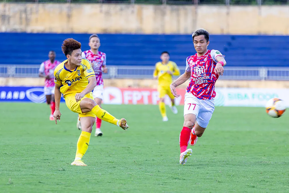 SL Nghệ An khó thoát khỏi suất tranh vé vớt cuối mùa giải V-League này. Ảnh: AN. Khánh Hòa