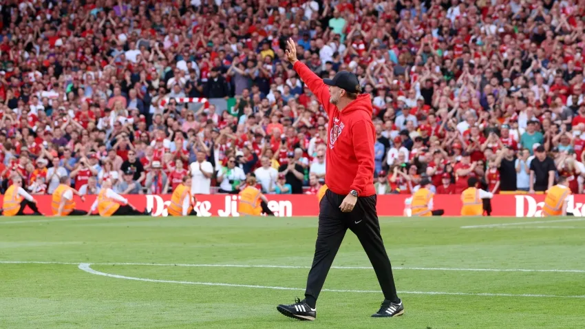 HLV Klopp để lại di sản vững chãi cho đồng nghiệp Slot. Ảnh: GETTY. muc-luong-cua-tan-hlv-slot-khong-bang-mot-nua-klopp (1).jpg