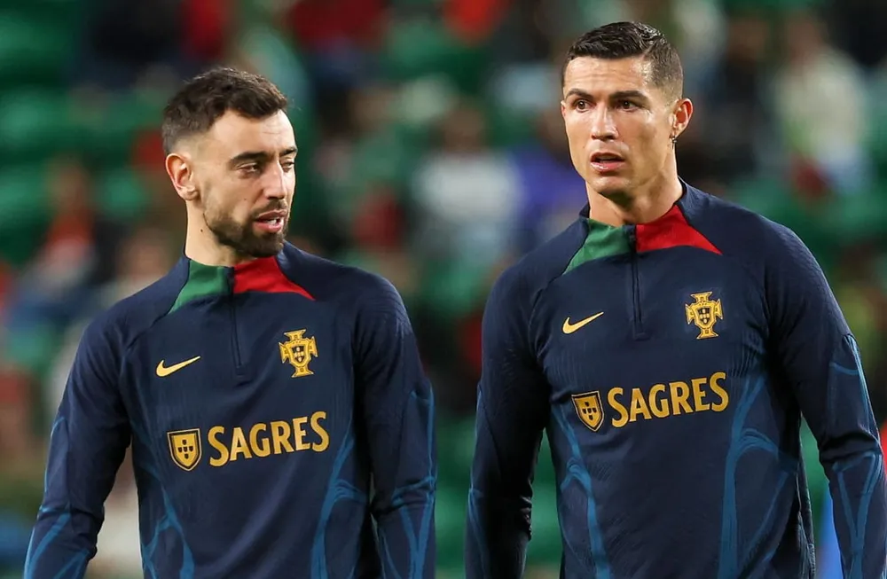 Tiền đạo Ronaldo có dịp tái xuất cùng đàn em Bruno từng chơi cho Manchester United trong màu áo tuyển Bồ Đào Nha. Ảnh: GETTY. ronaldo-pha-vo-nhieu-ky-luc-dang-kinh-ngac-o-euro-2024 (2).jpg