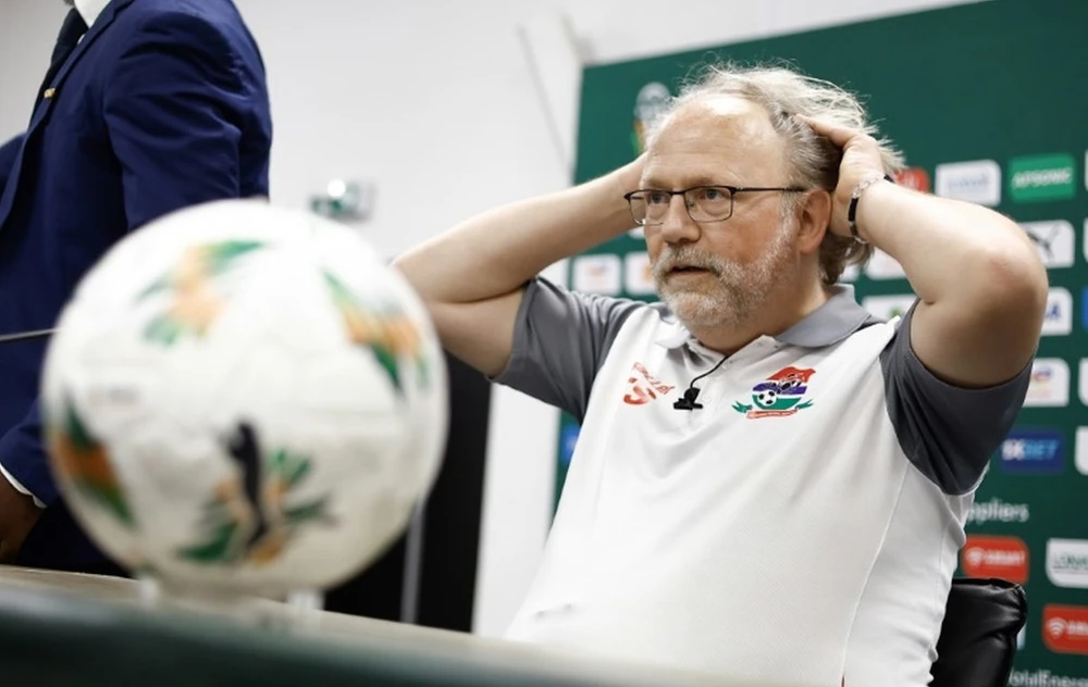 doi-tuyen-philippines-tung-hoa-mu-o-san-my-dinh (3).jpg