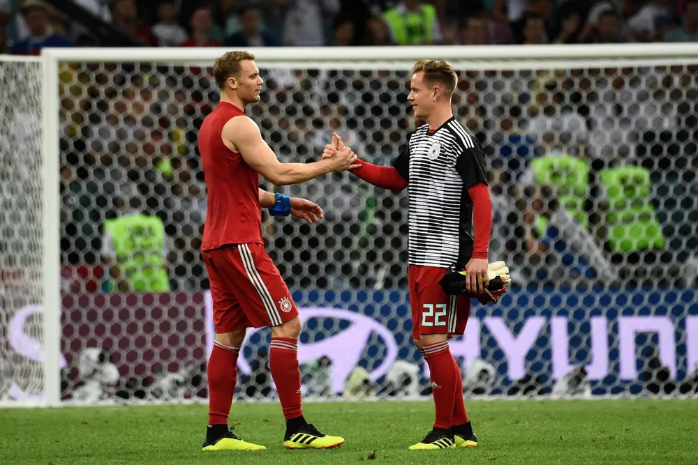 Manuel Neuer vẫn là người gác đền có mức độ tin cậy cao hơn Ter Stegen. Ảnh: GETTY. noi-bo-tuyen-duc-luc-duc-truoc-them-euro (2).jpg