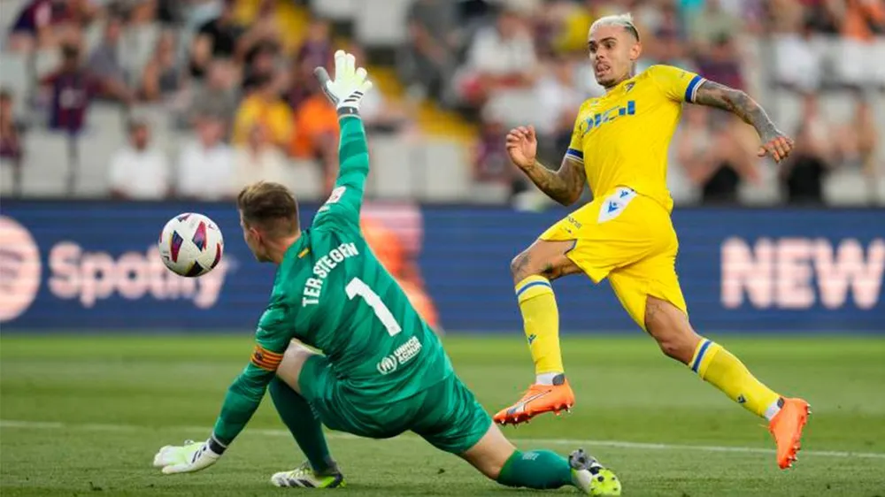 Ngồi dự bị không phải là thói quen của Ter Stegen và điều này đã gây ra chút rắc rối ở nội bộ tuyển Đức. Ảnh: GETTY. nội bộ tuyển Đức