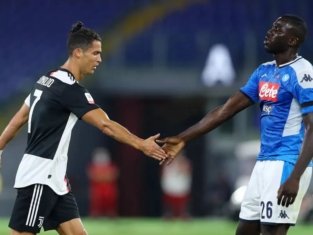 Kalidou Koulibaly thừa nhận Ronaldo có ảnh hưởng lớn đến quyết định của anh khi gia nhập làng bóng Saudi Arabia. Ảnh: GETTY. hlv-mourinho-dat-cuoc-ronaldo-ghi-ban-o-euro (4).jpg
