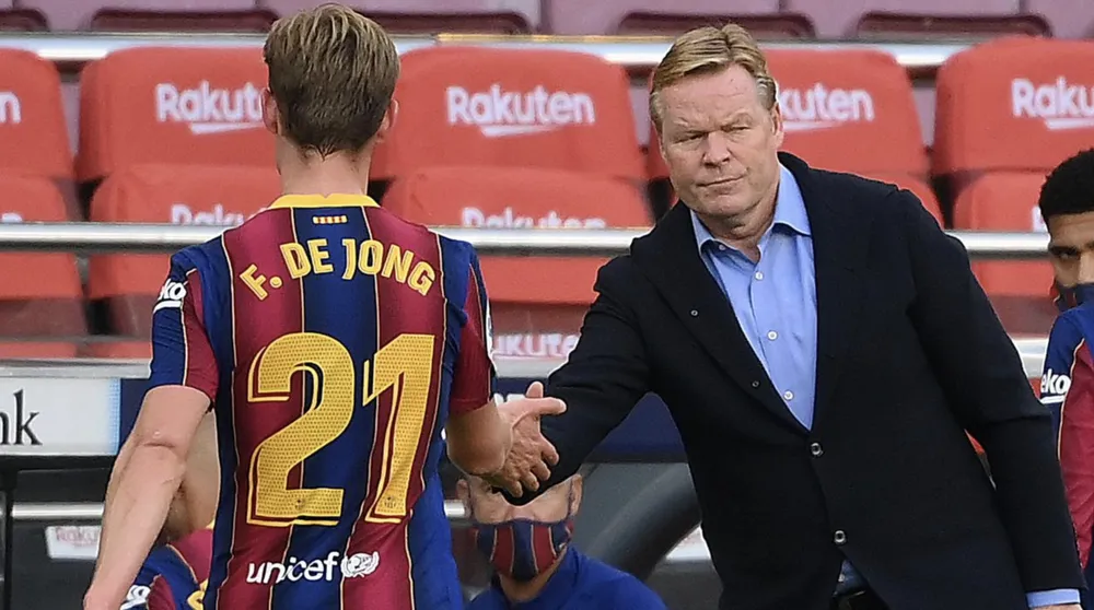 HLV Koeman không hài lòng với CLB cũ của mình khi để sao Hà Lan vật lộn với chấn thương. Ảnh: GETTY. hlv-koeman-chi-trich-barca-lam-mat-sao-ha-lan-o-euro (3).jpg