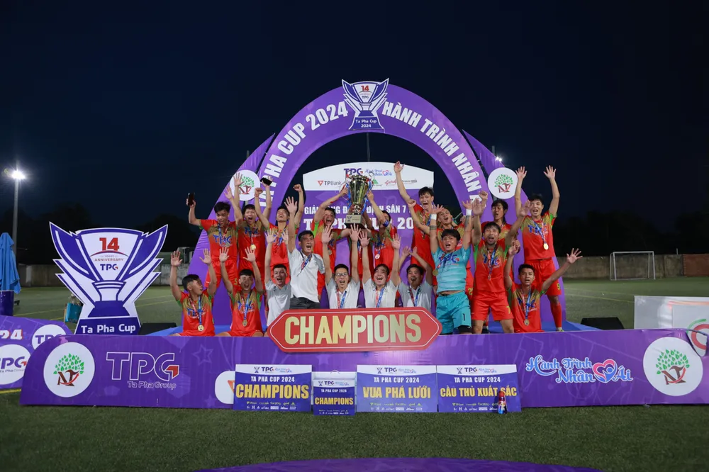 Nhà vô địch Ta Pha Cúp 2024 mùa đầu tiên. nt-wood-fc-dang-quang-ta-pha-cup-2024 (2).jpg