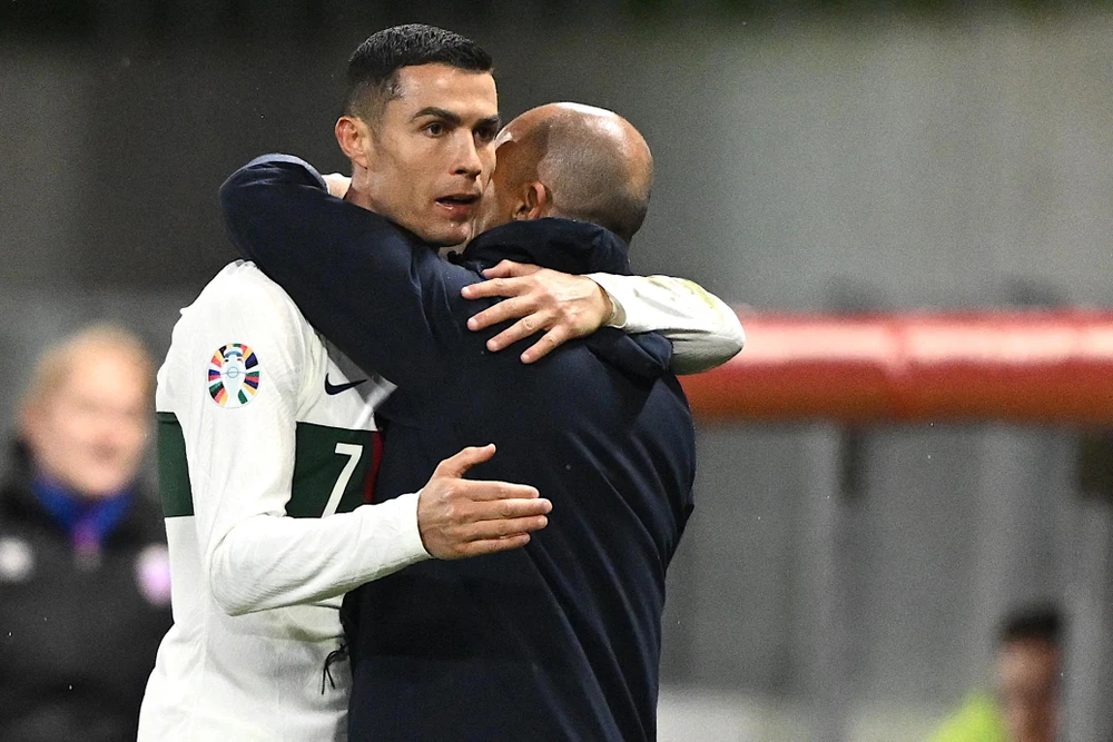 HLV Martinez vẫn tin tưởng lão tướng Ronaldo trong cuộc chơi lớn ở Đức. Ảnh: GETTY. nhung-ky-luc-cua-ronaldo-truoc-cuoc-dung-do-czech (2).jpg