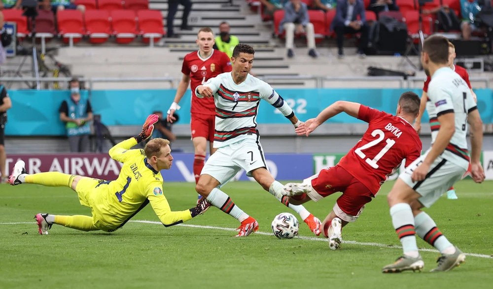 Ronaldo vẫn chạy tốt ở tuổi 39 với kỳ tham dự Euro thứ sáu. Ảnh: GETTY. những kỷ lục của Ronaldo