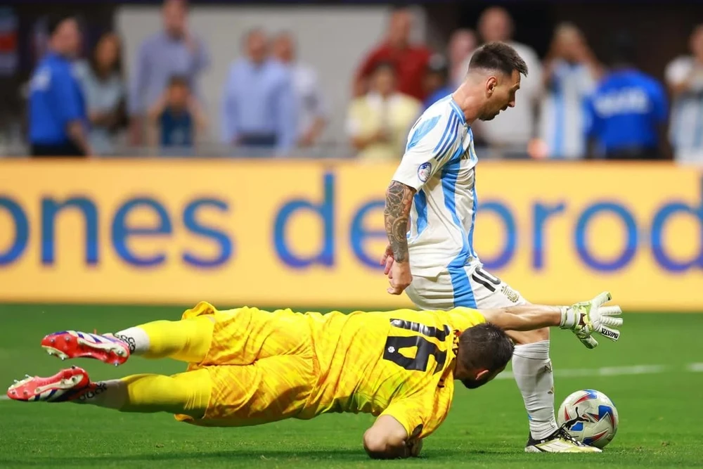 Copa America có thể là mùa giải cuối cùng của Messi trong màu áo Argentina. Ảnh: GETTY. ly-do-messi-va-dong-doi-khong-the-vo-dich-copa-america (3).jpg