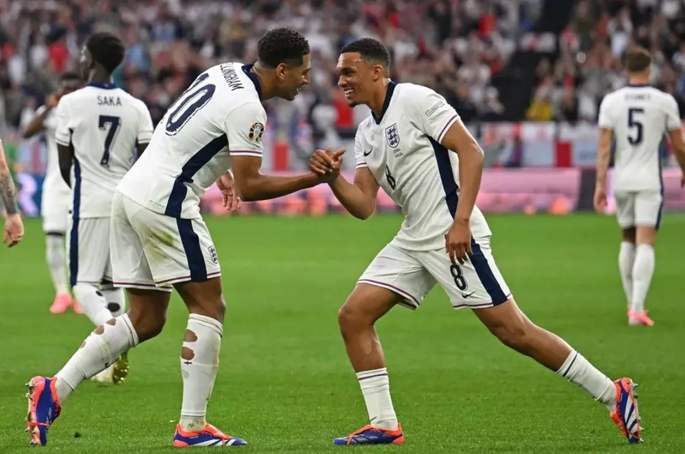 man-trinh-dien-tham-hoa-cua-arnold-bi-chi-trich-tham-te (2).jpg