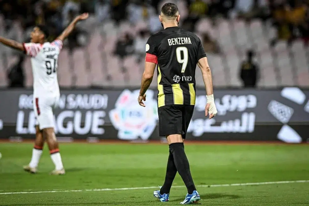 Benzema là "con cưng" của CLB Al Ittihad. Ảnh: GETTY. soc-doi-ban-qua-bong-vang-hlv-bi-sa-thai (2).jpg