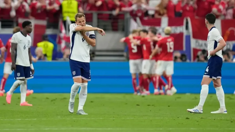 Đội trưởng Harry Kane muốn sốc lại tinh thần và lối chơi của đội tuyển Anh sau hai màn trình diễn chưa như ý. Ảnh: GETTY. harry-kane-hop-khan-cap-doi-tuyen-anh-khong-cho-ban-huan-luyen-tham-gia (2).jpg