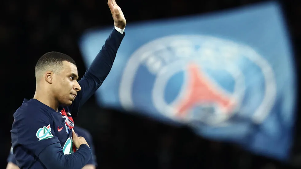 Cuộc chia tay của Mbappe với PSG để đầu quân cho đội bóng lớn Tây Ban Nha gây nhiều tranh cãi về sự rối loạn trên thị trường chuyển nhượng. Ảnh: GETTY. mbappe-se-kien-psg-de-doi-no-khung (1).jpg