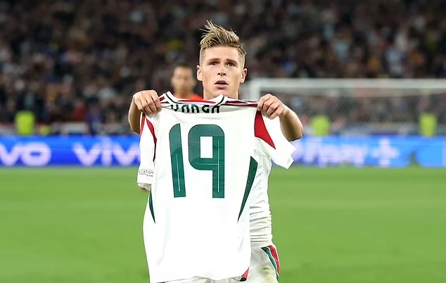 Đồng đội lo lắng và tri ân sự cống hiến của Varga. Ảnh: GETTY. cam-dong-nghia-cu-cua-cau-thu-hungary-khi-dong-doi-bi-gay-nhieu-xuong-mat (3).png
