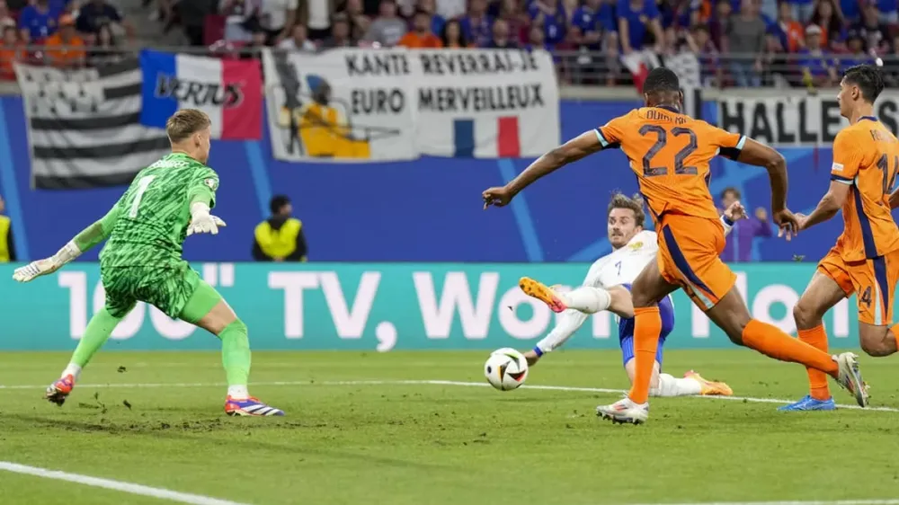 Cầu thủ Pháp vẫn chưa biết ghi bàn sau hai trận vòng bảng. Ảnh: GETTY. mbappe-bi-chi-trich-doi-tuyen-phap-moi-mon-tim-ban-thang-dau-tien-o-euro (2).jpg