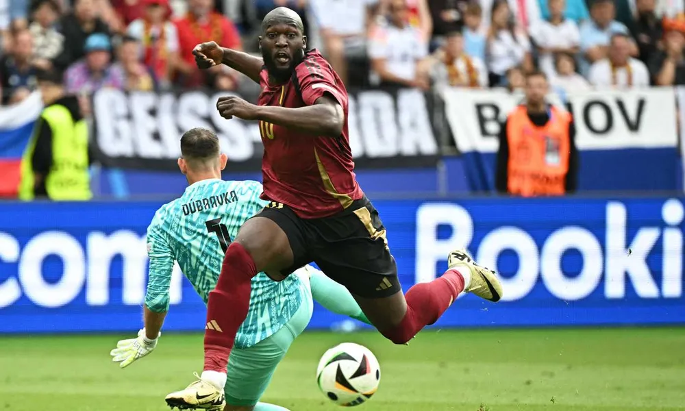 Ngôi sao trên hàng công của Bỉ Lukaku vẫn chưa bén duyên ghi bàn dù có nhiều cơ hội. Ảnh: GETTY. doi-tuyen-bi-trong-cuoc-dua-ky-la-cuoi-cung-voi-ukraine (2).jpg
