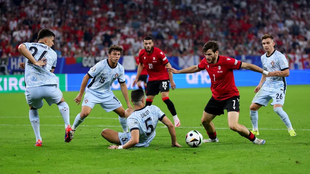 Bồ Đào Nha bị đội kèo dưới Gruzia qua mặt 2-0 ở trận cuối vòng bảng. Ảnh: GETTY. doi-truong-mbappe-dung-do-nay-lua-voi-than-tuong-ronaldo (1).jpg