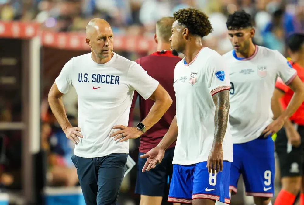 Thầy trò HLV Gregg Berhalter vừa bị loại khỏi Copa America ngay trên sân nhà. Ảnh: GETTY. nong-bi-loai-khoi-copa-america-doi-tuyen-my-moi-hlv-klopp (2).jpg
