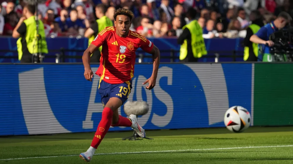 tay-ban-nha-keo-chu-nha-duc-vao-hiep-phu-de-thang (3).png