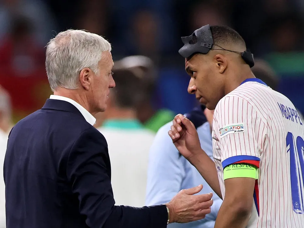 HLV Deschamps tiết lộ ông thấy Mbappe mệt mỏi nên đã thay ra trước khi đội tuyển Pháp chuẩn bị cho loạt sút luân lưu 11 mét. Ảnh: GETTY. đội tuyển Pháp