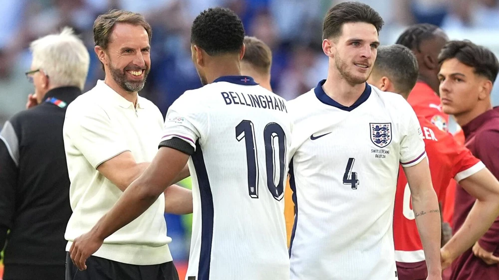 HLV Southgate hạnh phúc với chiến thắng hú hồn của các học trò. Ảnh: GETTY. doi-tuyen-anh-thang-hu-hon-hlv-southgate-no-tung-bung (1).jpg