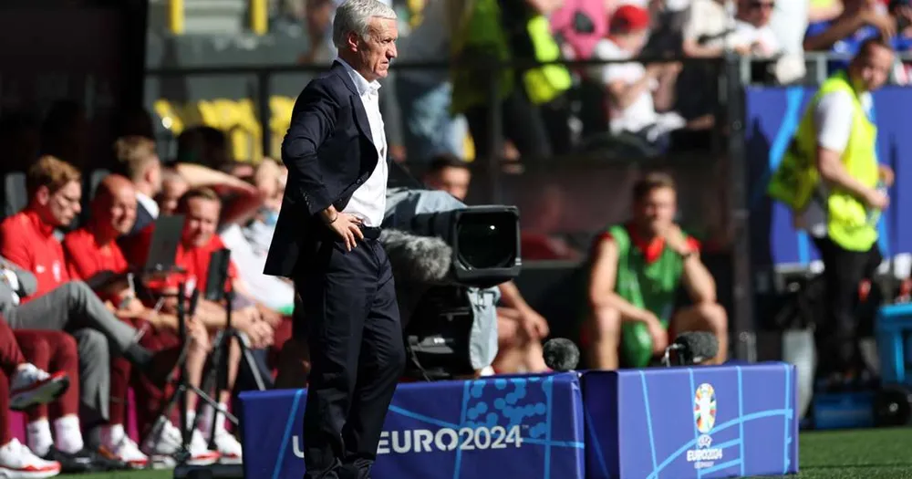 HLV Deschamps cùng các học trò vào tốp bốn đội mạnh nhất Euro 2024 nhờ hai pha đá phản lưới nhà cùng một lần Mbappe sút thắng phạt đền. Ảnh: GETTY. sieu-may-tinh-chon-tay-ban-nha-thang-phap-o-ban-ket-euro-2024 (1).jpg