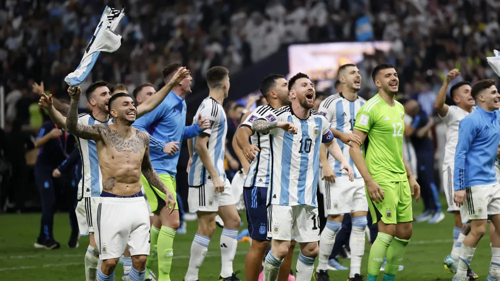 Rất nhiều khả năng nhà đương kim vô địch thế giới và Copa America, đội tuyển Argentina sẽ vào chung kết mùa này, gặp đội thắng trận bán kết còn lại giữa Uruguay và Colombia diễn ra sau một ngày. Ảnh: GETTY. nong-messi-ra-san-doi-tuyen-argentina-thang-nhan-canada (4).jpg