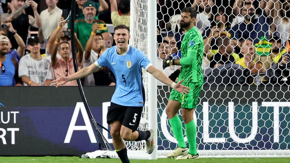Uruguay vượt qua Brazil trên chấm luân lưu 11 mét ở trận tứ kết. Ảnh: GETTY. doi-tuyen-uruguay-de-thang-colombia-de-vao-chung-ket-voi-argentina (2).jpg