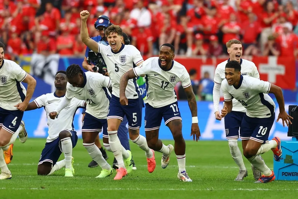 Các tuyển thủ Anh phấn khích khi giành một suất chơi bán kết Euro 2024. Ảnh: GETTY. Đội tuyển Anh