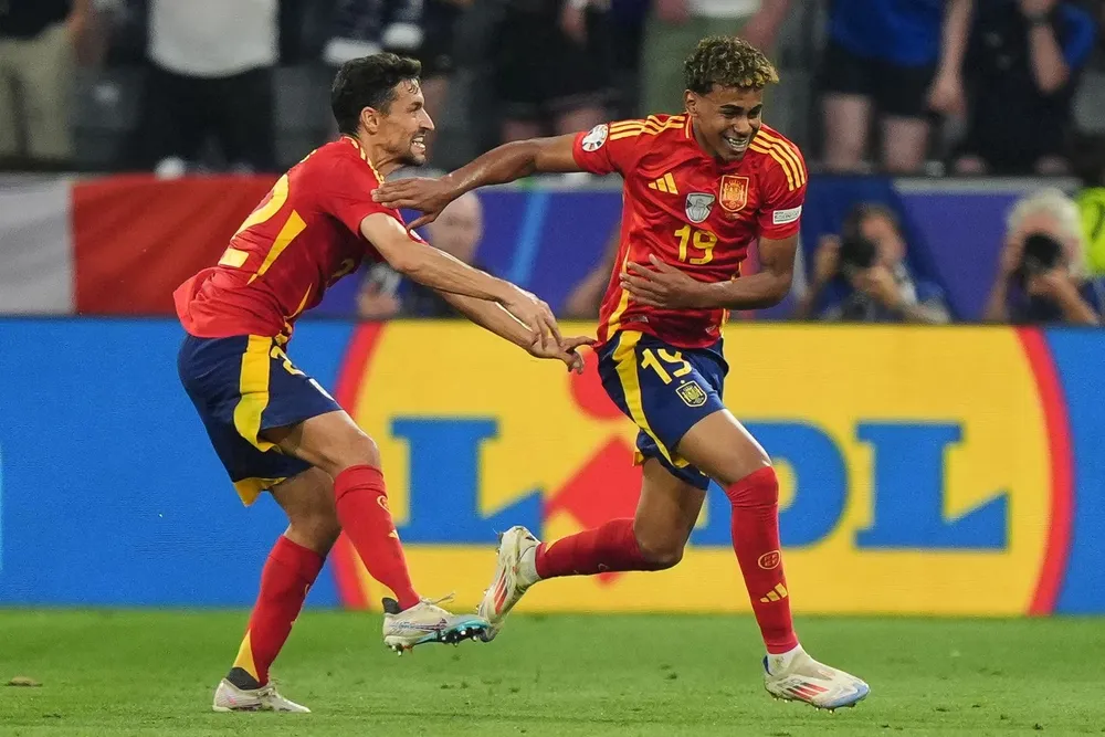 Yamal đã lập hai kỷ lục cầu thủ ra sân trẻ nhất và ghi bàn trẻ nhất tại Euro 2024. Ảnh: GETTY. the-gioi-bong-da-dau-dau-tim-cach-ngan-can-tai-nang-dac-biet (1).jpg