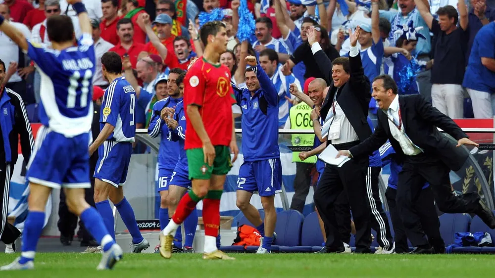 Ronaldo ghi bàn đầu tiên tại Euro lúc đã 19 tuổi, 128 ngày, Ảnh: GETTY. yamal-pha-ky-luc-euro-ronaldo-chi-dung-thu-7 (4).jpg