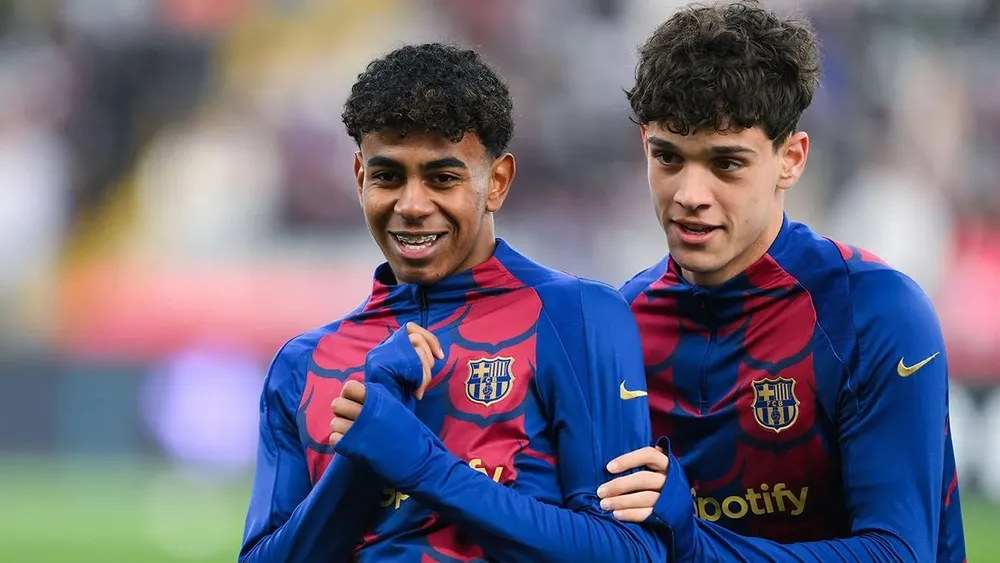 Hector Fort thân thiết với Yamal trong màu áo Barca. Ảnh: GETTY. đội tuyển Pháp