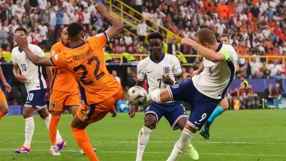 Hàng thủ đối phương sẽ thận trọng và lo lắng hơn khi có Harry Kane trên sân. Ảnh: GETTY. harry-kane-co-phu-hop-da-chinh-cho-doi-tuyen-anh (1).jpg