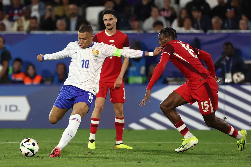 Ngôi sao người Pháp không có mùa Euro 2024 như ý, lại còn bị chấn thương gãy mũi trong trận ra quân gặp Áo. Ảnh: GETTY. lenh-cam-dau-tien-cua-real-voi-tan-binh-mbappe (2).jpg