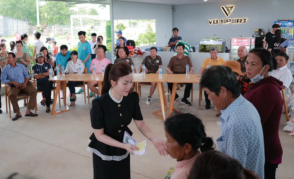 bong-da-lan-toa-yeu-thuong-o-huyen-ham-tan (5).jpg