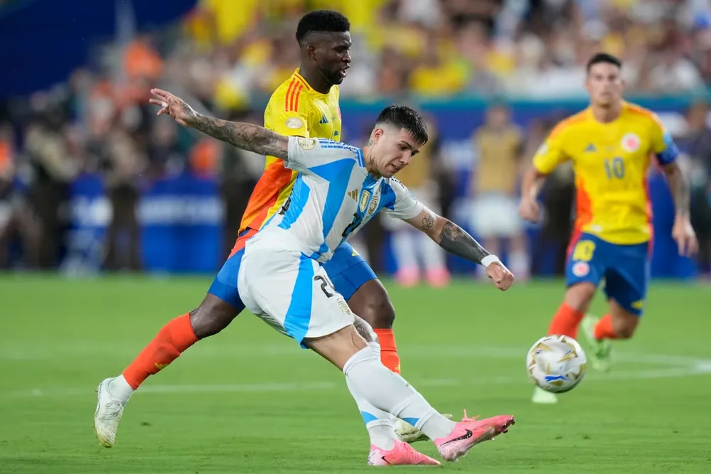 Enzo Fernandez bị cho là thủ phạm đăng tải bài hát lên trang cá nhân gây phẫn nộ từ nhiều giới. Ảnh: GETTY. bung-no-scandal-tuyen-thu-argentina-phan-biet-chung-toc (4).jpg