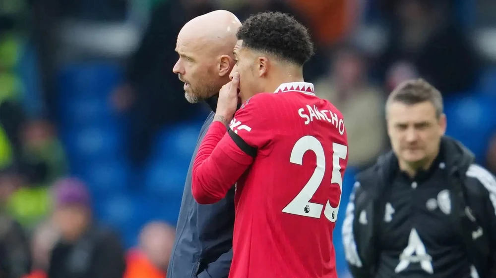 HLV Ten Hag đã hóa giải hiềm khích với học trò Sancho. Ảnh: GETTY. HLV Ten Hag