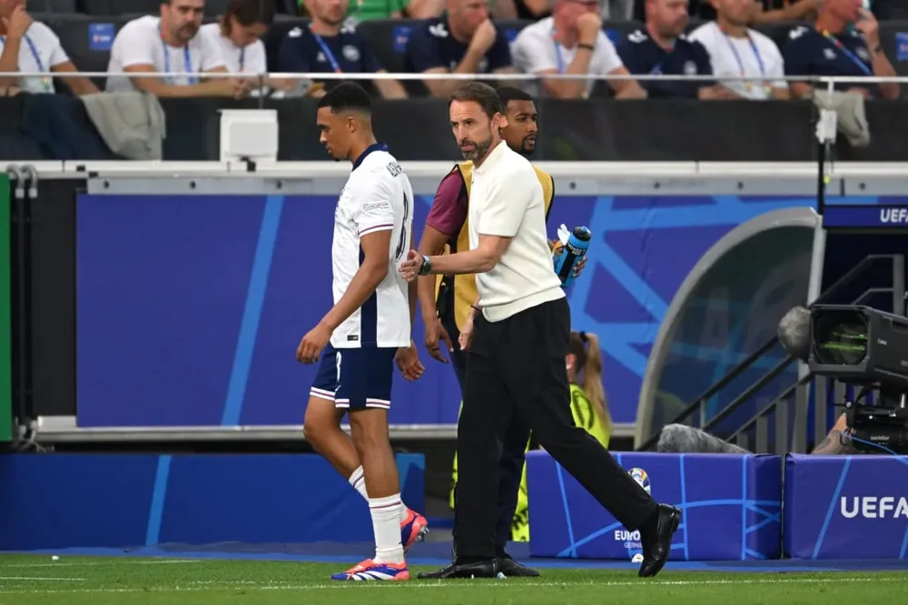 Arnold đánh giá cao những việc mà HLV Southgate đã làm cho đội tuyển Anh. Ảnh: GETTY. doi-tuyen-anh-tim-nguoi-thay-the-suuthgate-tro-cu-mong-hlv-klopp-tro-lai (3).jpg