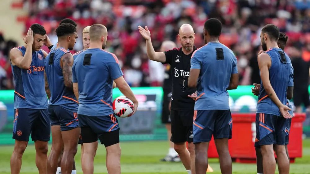 Thầy trò Ten Hag gặp nhiều khó khăn ở mùa giải vừa qua. Ảnh: GETTY. hlv-ten-hag-tranh-cai-gan-chan-dong-ban-lanh-dao-mu (2).jpg