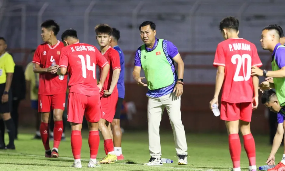 Thầy trò Hứa Hiền Vinh quyết tâm giành chiến thắng U-19 Lào vào chiều 24-7, trước khi chia tay giải U-19 Đông Nam Á đang diễn ra tại Indonesia. Ảnh: CCT. Đông Nam Á